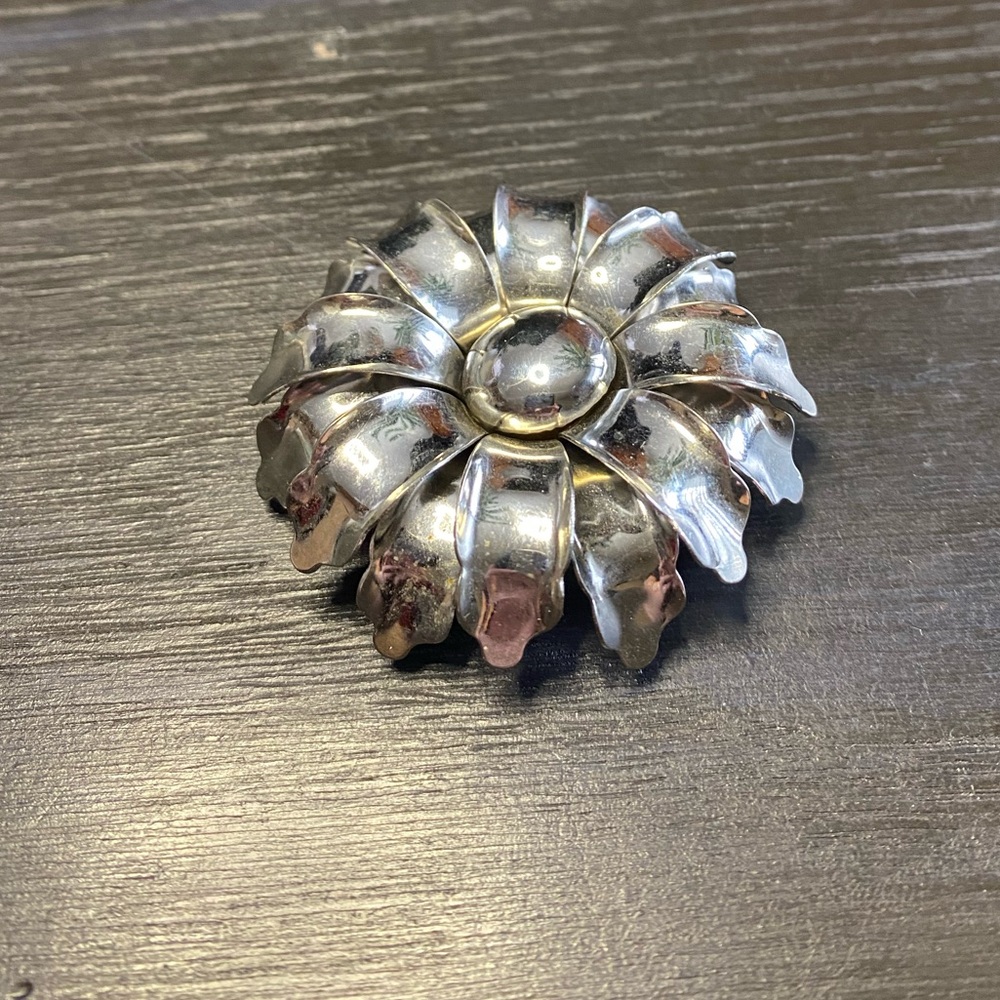Vintage silver tone flower brooch